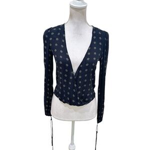 Urban Outfitters v neck faux wrap navy Blue medallion print Blouse balloon sz xs